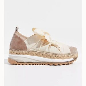 FREE PEOPLE SZ 38 SNEAKERS